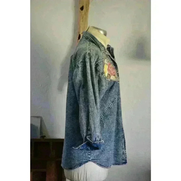 1990s Pretty Bleu Acid Wash Denim Button Down Shirt Retro Rose Applique Small - Picture 3 of 7